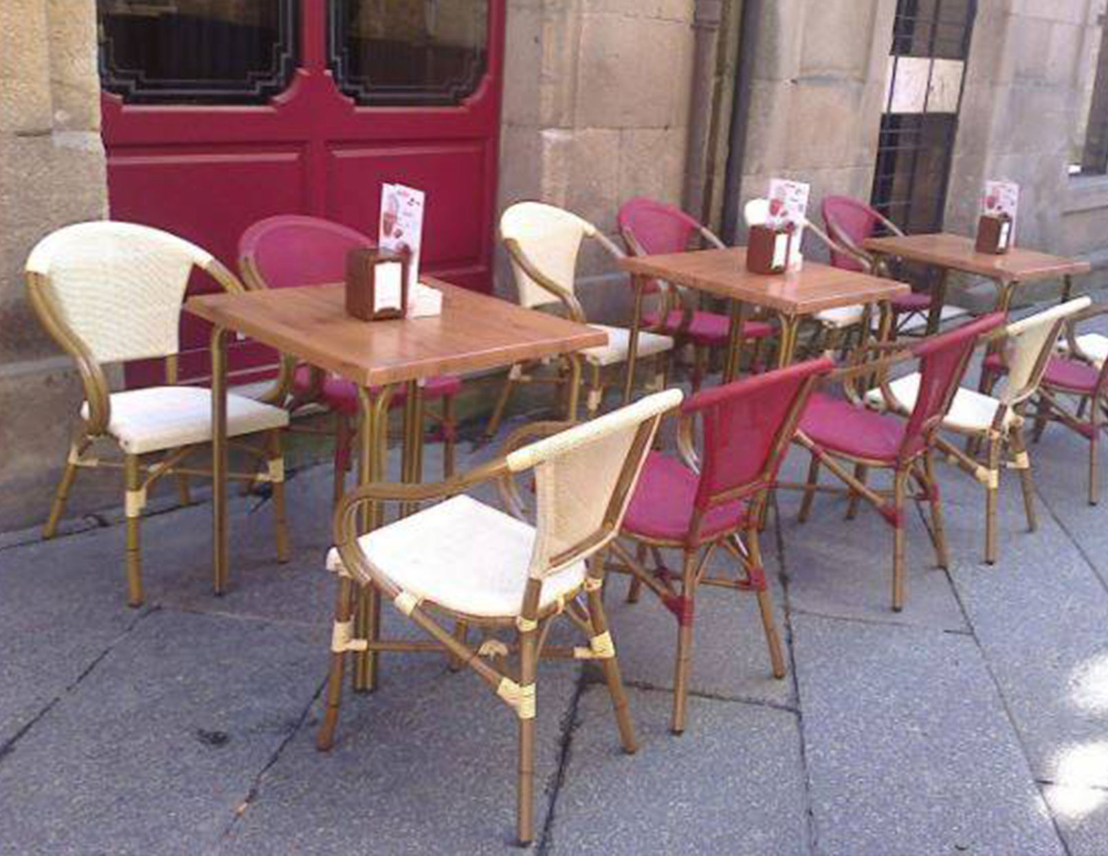 mesas y sillas de restaurante